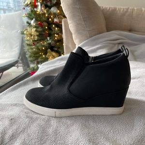 Susina wedge sneakers size 8